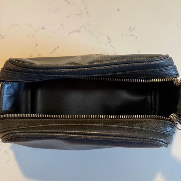Louis Vuitton Taiga Trousse Ivan Toiletry Bag - Picture 3 of 6